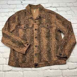 Free people size medium brown snakeskin print denim trucker jacket A230